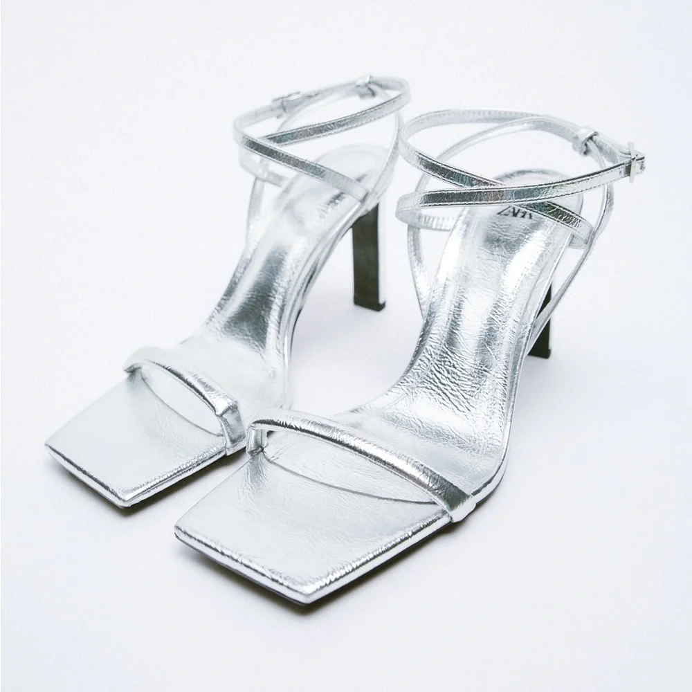 NWT. Zara Silver Metallic Strappy Criss Cross Heeled Sandals. Size 6,5. - Picture 4 of 7